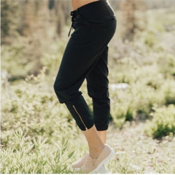 Albion Black Jetsetters Women’s Jogger Pants- Size Medium Petite - Picture 1 of 8